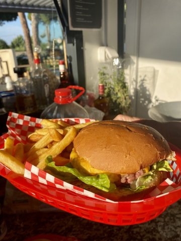 Les hamburgers du camping les Jardins d'Agathe Cap d'Agde!