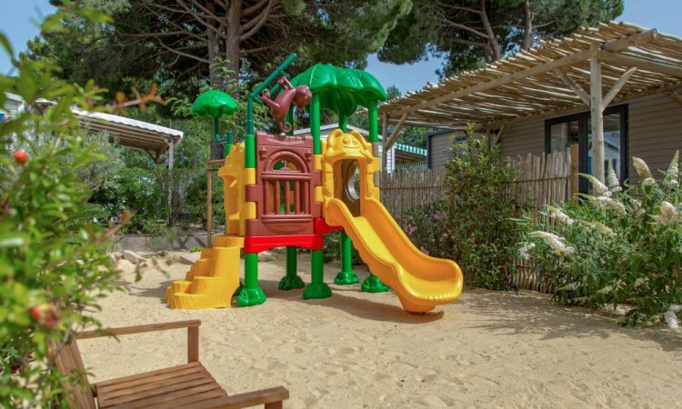 Aire de jeux du quartier Prestige Garden au Camping les Jardins d'Agathe Cap d'Agde!
